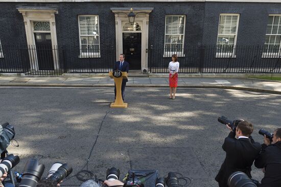 David Cameron resigns as prime minister