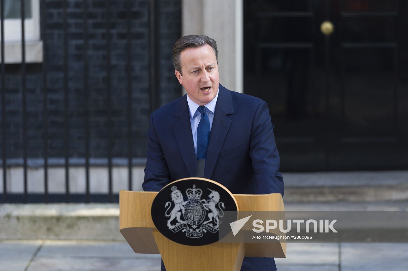 David Cameron resigns as prime minister