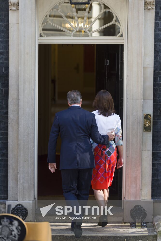 David Cameron resigns as prime minister