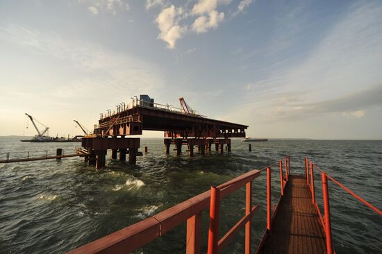 Contruction of bridge across Kerch Strait