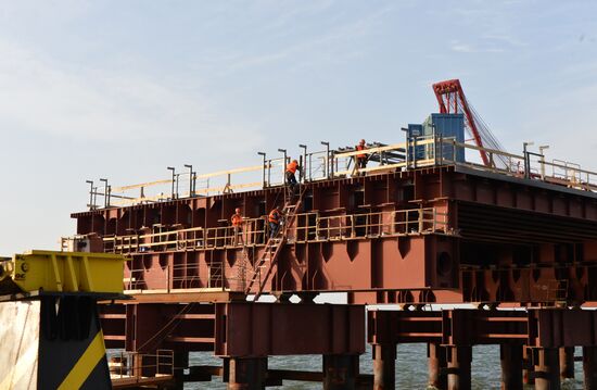 Contruction of bridge across Strait of Kerch
