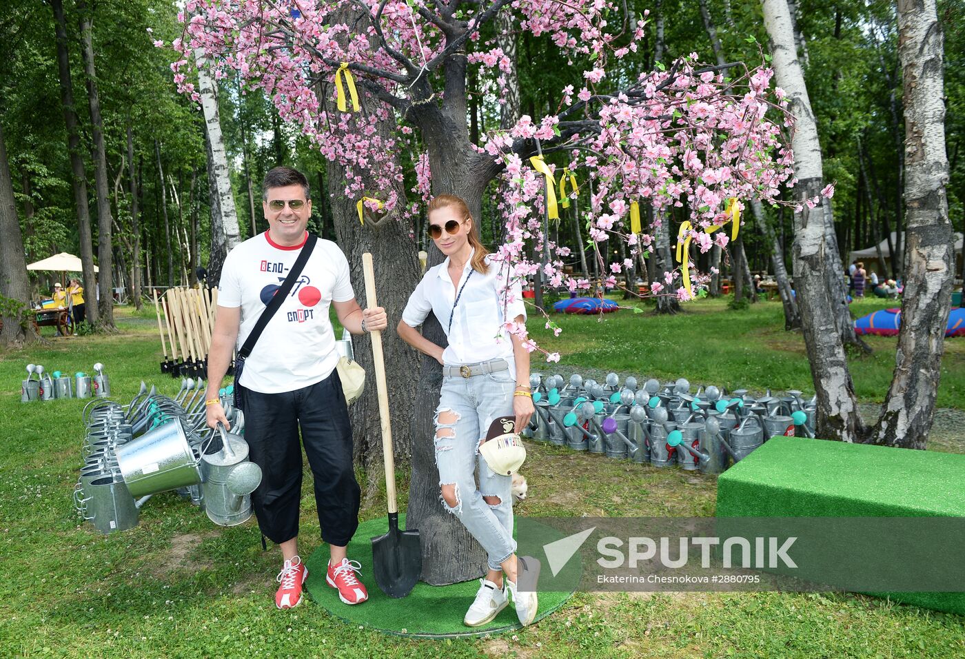 Picnic and planting Bosco Outlet Vnukovo cherry forest