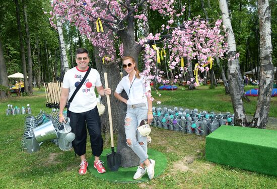 Picnic and planting Bosco Outlet Vnukovo cherry forest