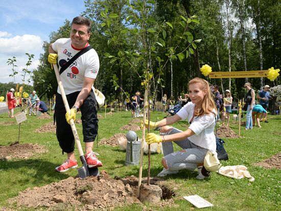 Picnic and planting Bosco Outlet Vnukovo cherry forest