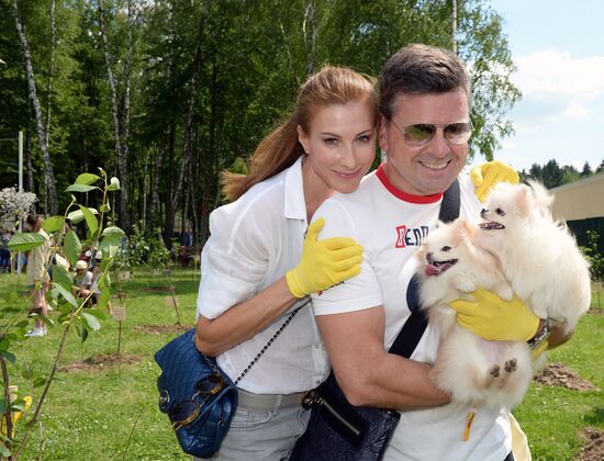 Picnic and planting Bosco Outlet Vnukovo cherry forest