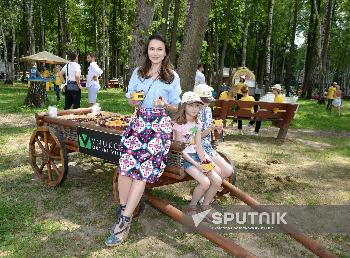 Picnic and planting Bosco Outlet Vnukovo cherry forest