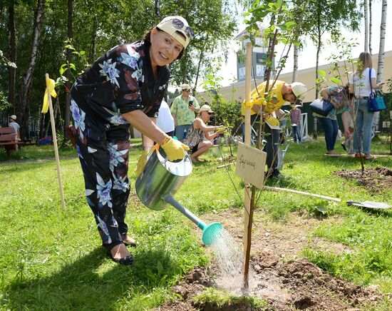 Picnic and planting Bosco Outlet Vnukovo cherry orchard