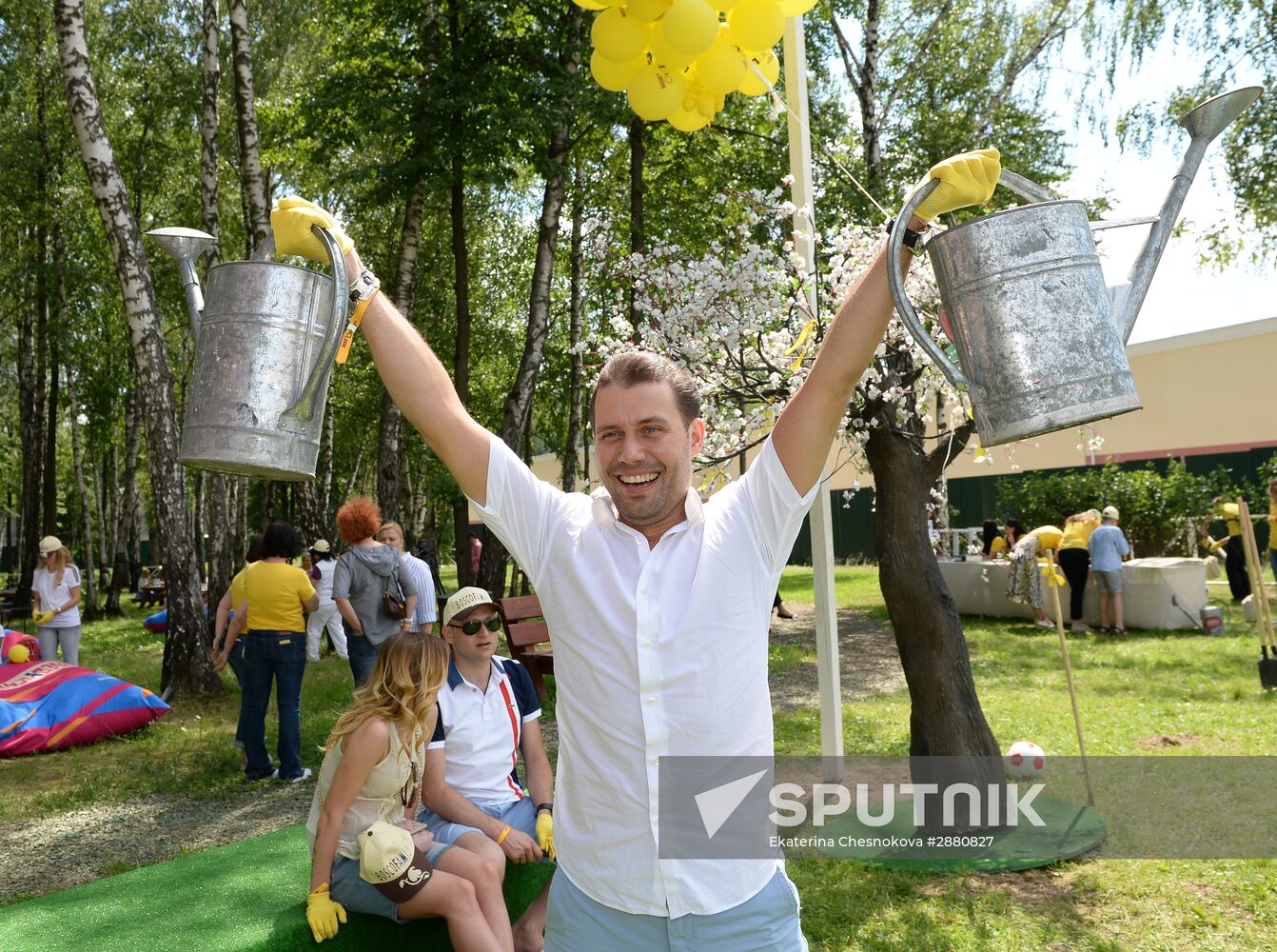 Picnic and planting Bosco Outlet Vnukovo cherry forest