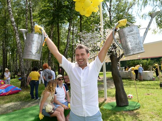 Picnic and planting Bosco Outlet Vnukovo cherry forest