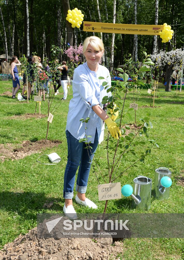Picnic and planting Bosco Outlet Vnukovo cherry forest