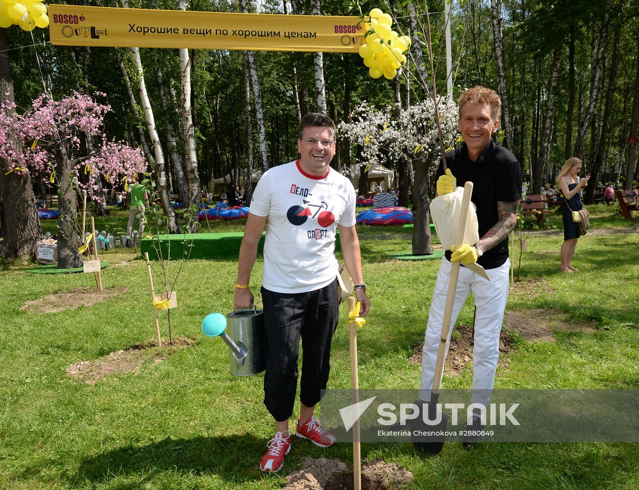 Picnic and planting Bosco Outlet Vnukovo cherry forest