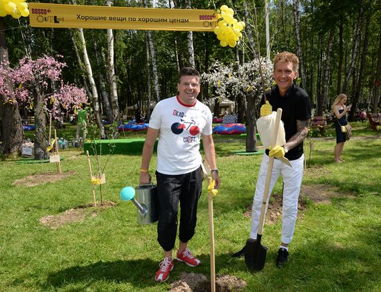 Picnic and planting Bosco Outlet Vnukovo cherry forest