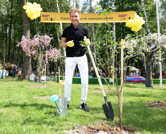 Picnic and planting Bosco Outlet Vnukovo cherry forest