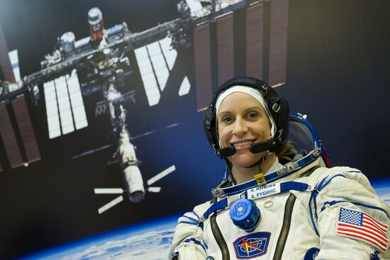 Preparations for ISS Expedition 48/49 launch