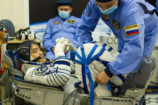 Preparations for ISS Expedition 48/49 launch