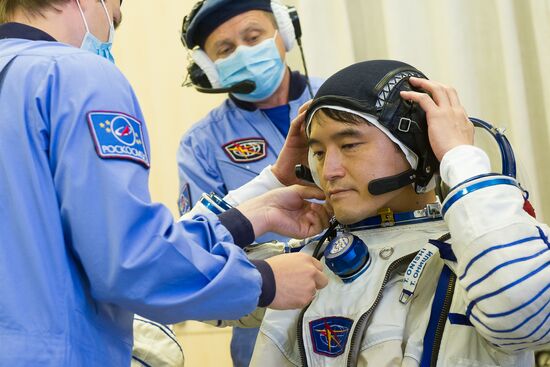 Preparations for ISS Expedition 48/49 launch
