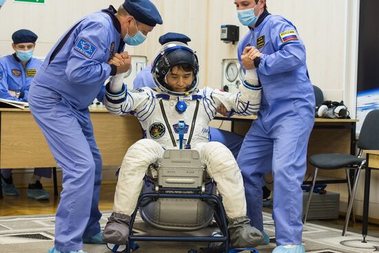 Preparations for ISS Expedition 48/49 launch