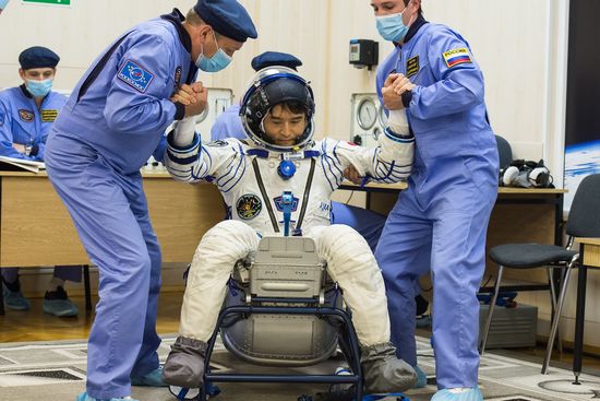 Preparations for ISS Expedition 48/49 launch
