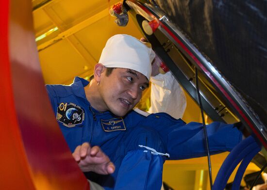 Preparations for ISS Expedition 48/49 launch