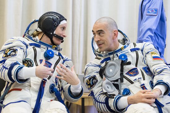 Preparations for ISS Expedition 48/49 launch