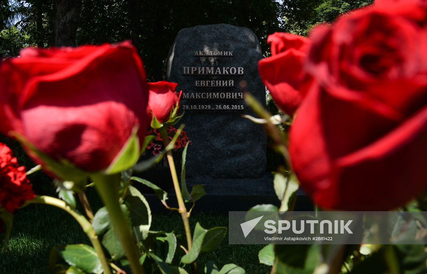 Monument to Yevgeny Primakov unveiled at Novodevichye cemetery