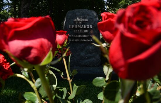 Monument to Yevgeny Primakov unveiled at Novodevichye cemetery