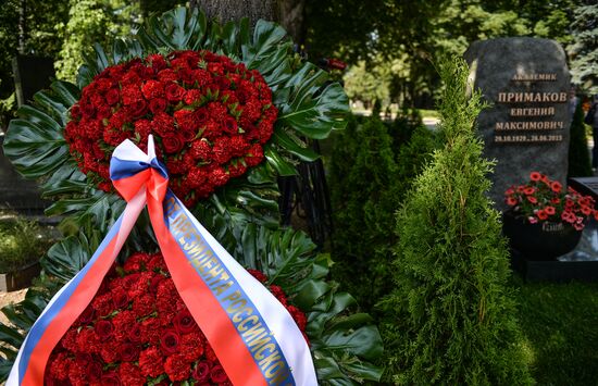 Memorial to Yevgeny Primakov unveiled at Novodevichye cemetery