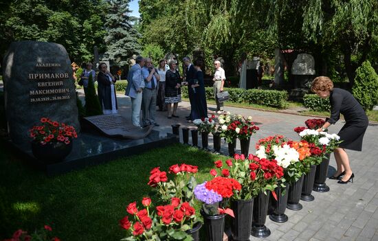 Monument to Yevgeny Primakov unveiled at Novodevichye cemetery