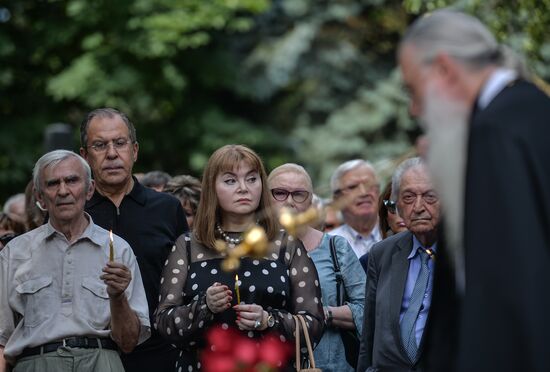 Monument to Yevgeny Primakov unveiled at Novodevichye cemetery