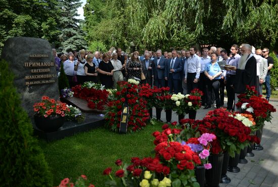 Memorial to Yevgeny Primakov unveiled at Novodevichye cemetery