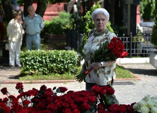 Monument to Yevgeny Primakov unveiled at Novodevichye cemetery