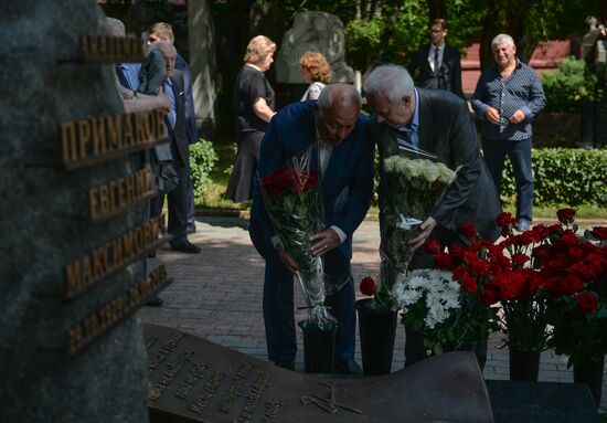 Memorial to Yevgeny Primakov unveiled at Novodevichye cemetery