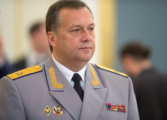 President Vladimir Putin meets with higher military school graduates