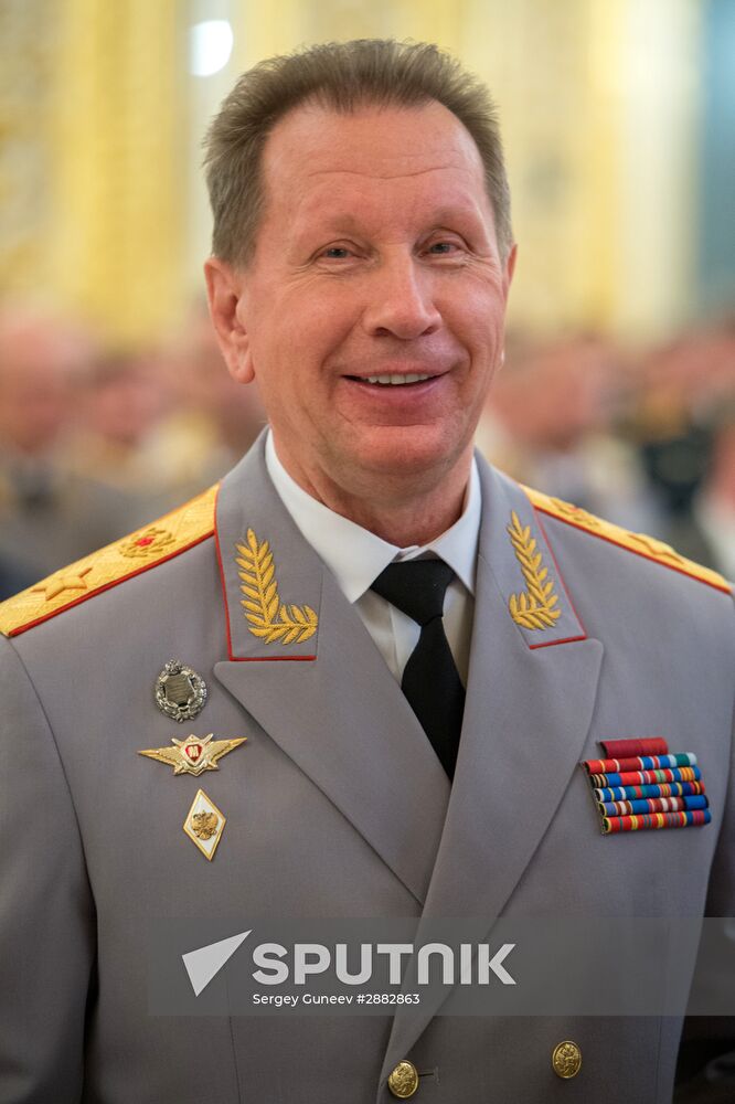 President Vladimir Putin meets with higher military school graduates