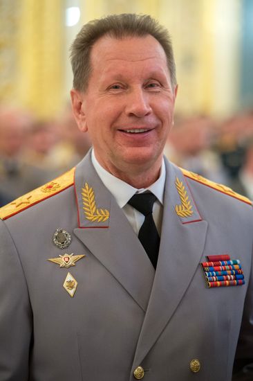 President Vladimir Putin meets with higher military school graduates