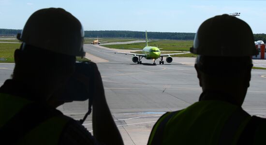 Construction of Domodevo Airport's new terminal