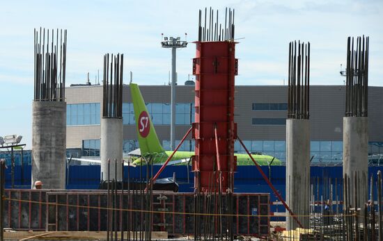 Construction of Domodevo Airport's new terminal