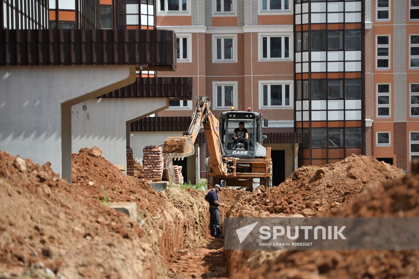 Construction of Gosudarev Dom apartment complex