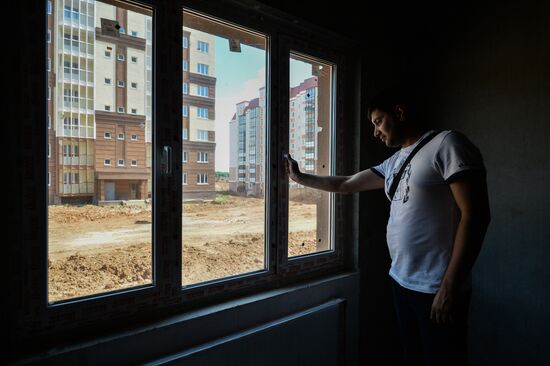 Construction of Gosudarev Dom apartment complex