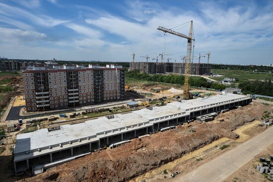 Construction of Gosudarev Dom apartment complex