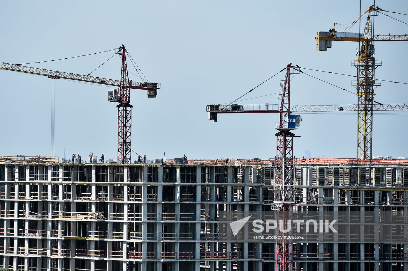 Construction of Gosudarev Dom apartment complex