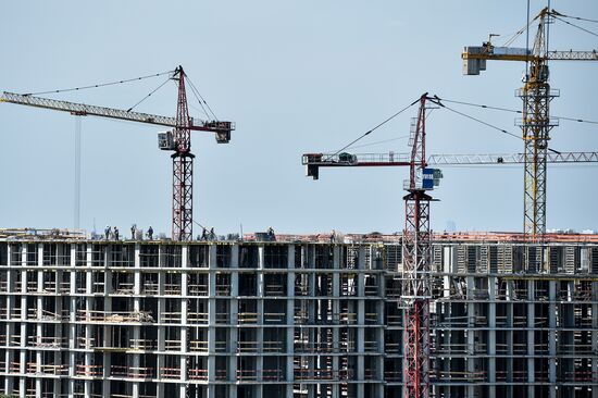 Construction of Gosudarev Dom apartment complex