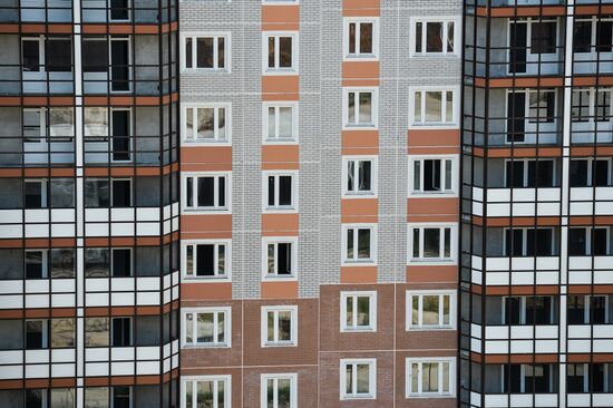 Construction of Gosudarev Dom apartment complex