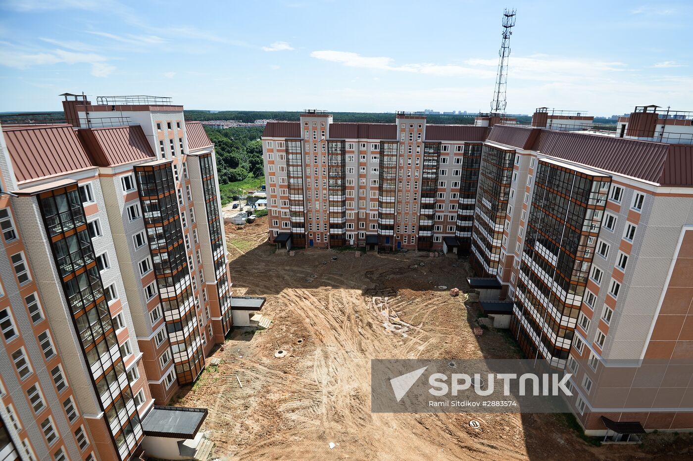 Construction of Gosudarev Dom apartment complex