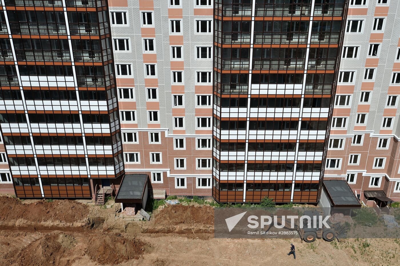 Construction of Gosudarev Dom apartment complex