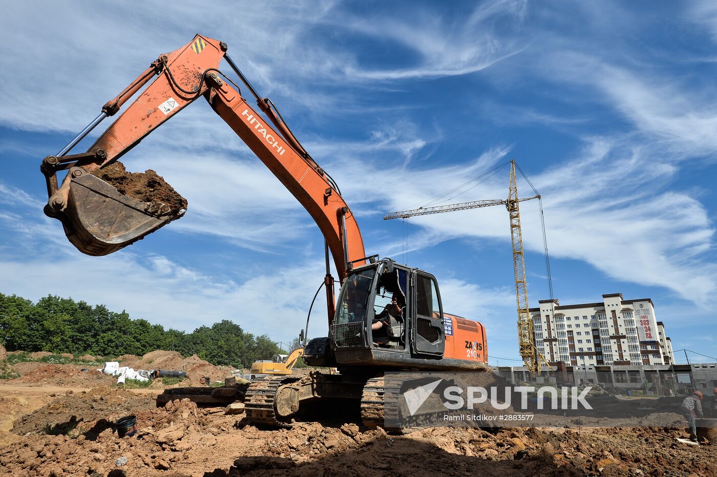 Construction of Gosudarev Dom apartment complex
