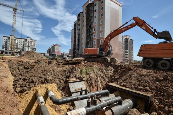 Construction of Gosudarev Dom apartment complex