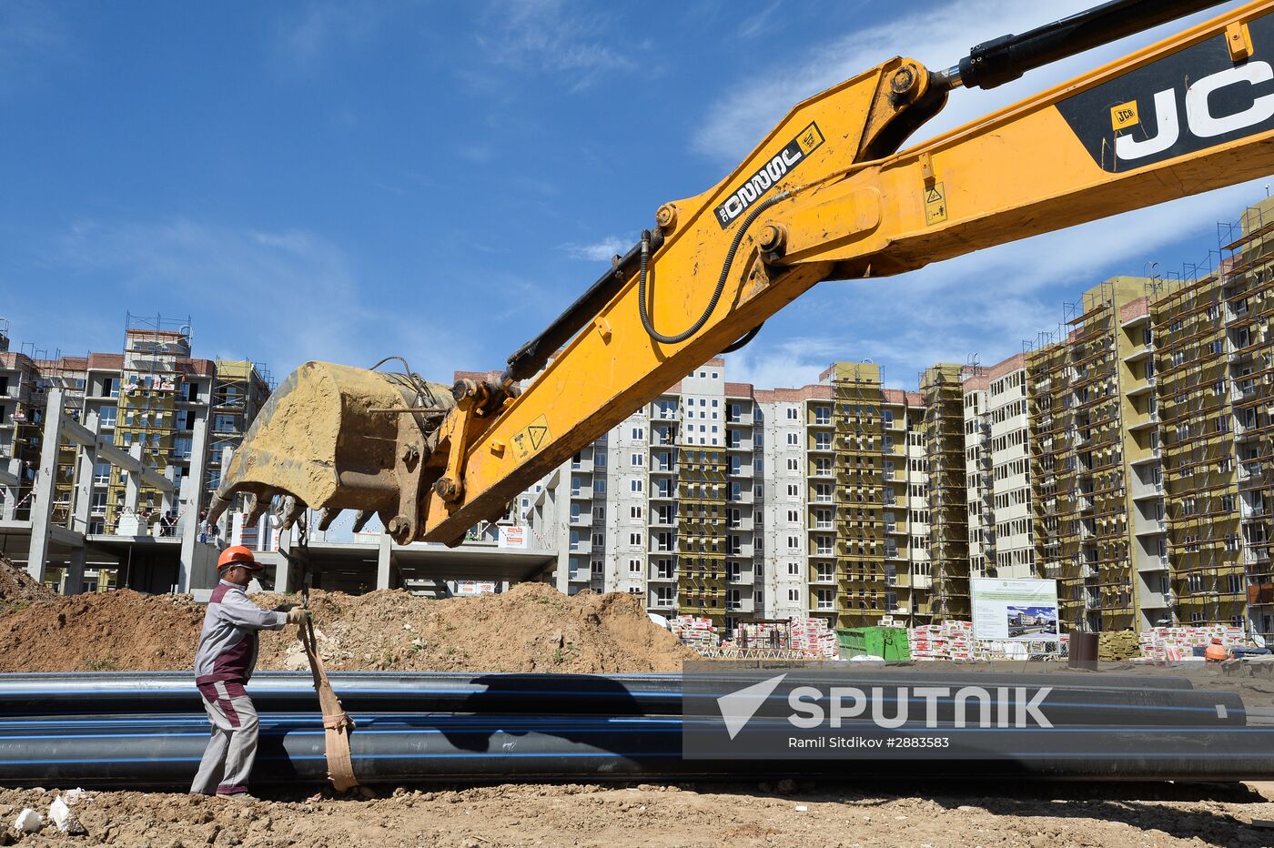 Construction of Gosudarev Dom apartment complex