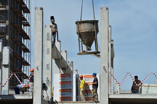 Construction of Gosudarev Dom apartment complex