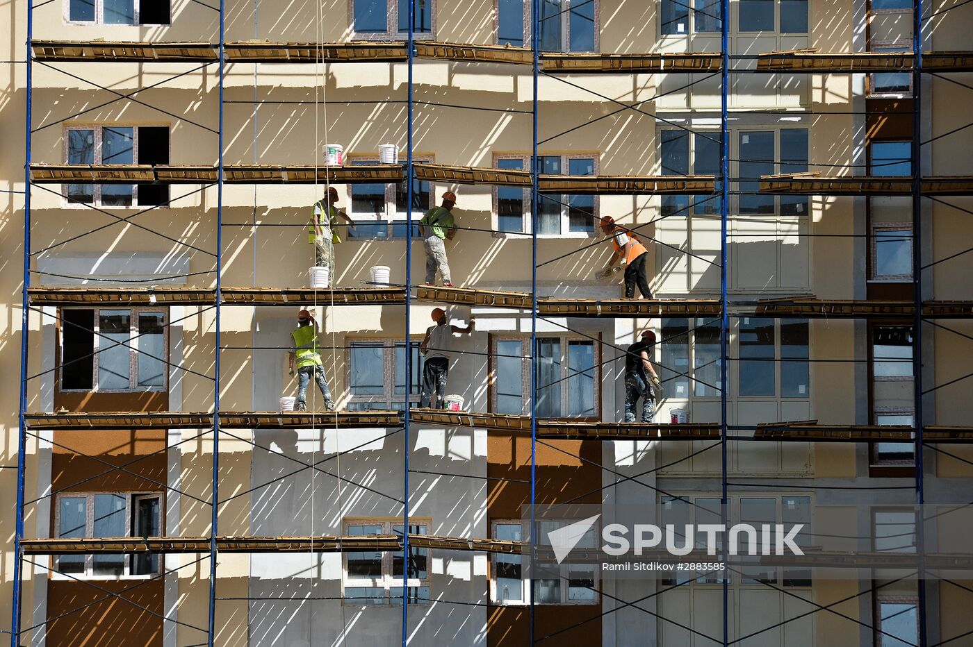 Construction of Gosudarev Dom apartment complex